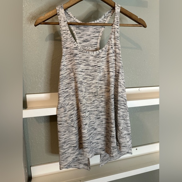 Lululemon Racerback | Size 6 - Picture 3 of 3